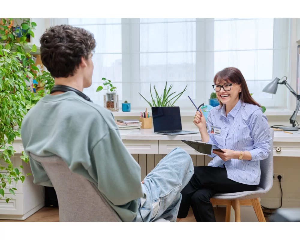 Social worker talk to man - TN Visa Expert